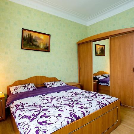 Apartments on Bolshaya Morskaya 65 Mykolaiv Dış mekan fotoğraf